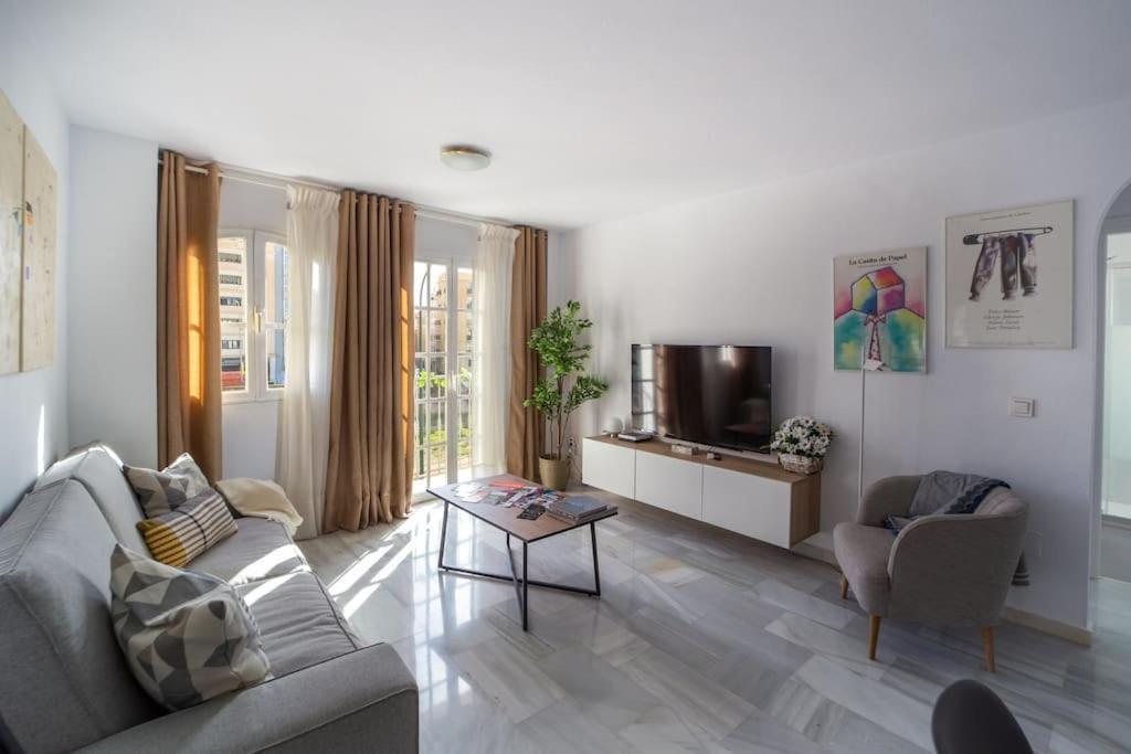 Central And Beautiful Apartment - Free Parking Málaga Eksteriør billede