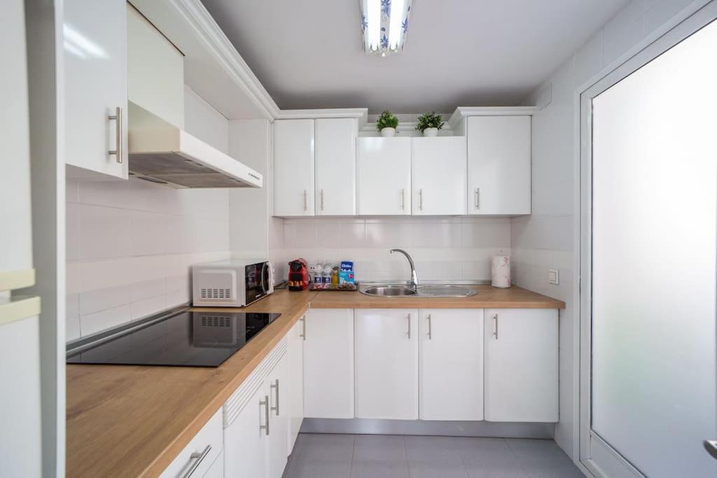 Central And Beautiful Apartment - Free Parking Málaga Eksteriør billede