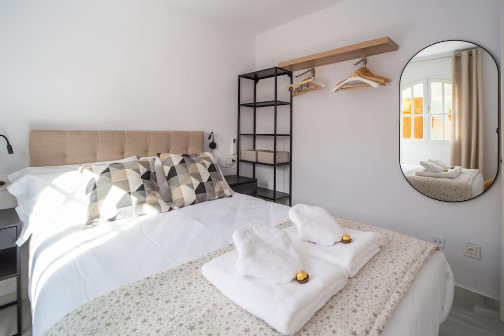 Central And Beautiful Apartment - Free Parking Málaga Eksteriør billede