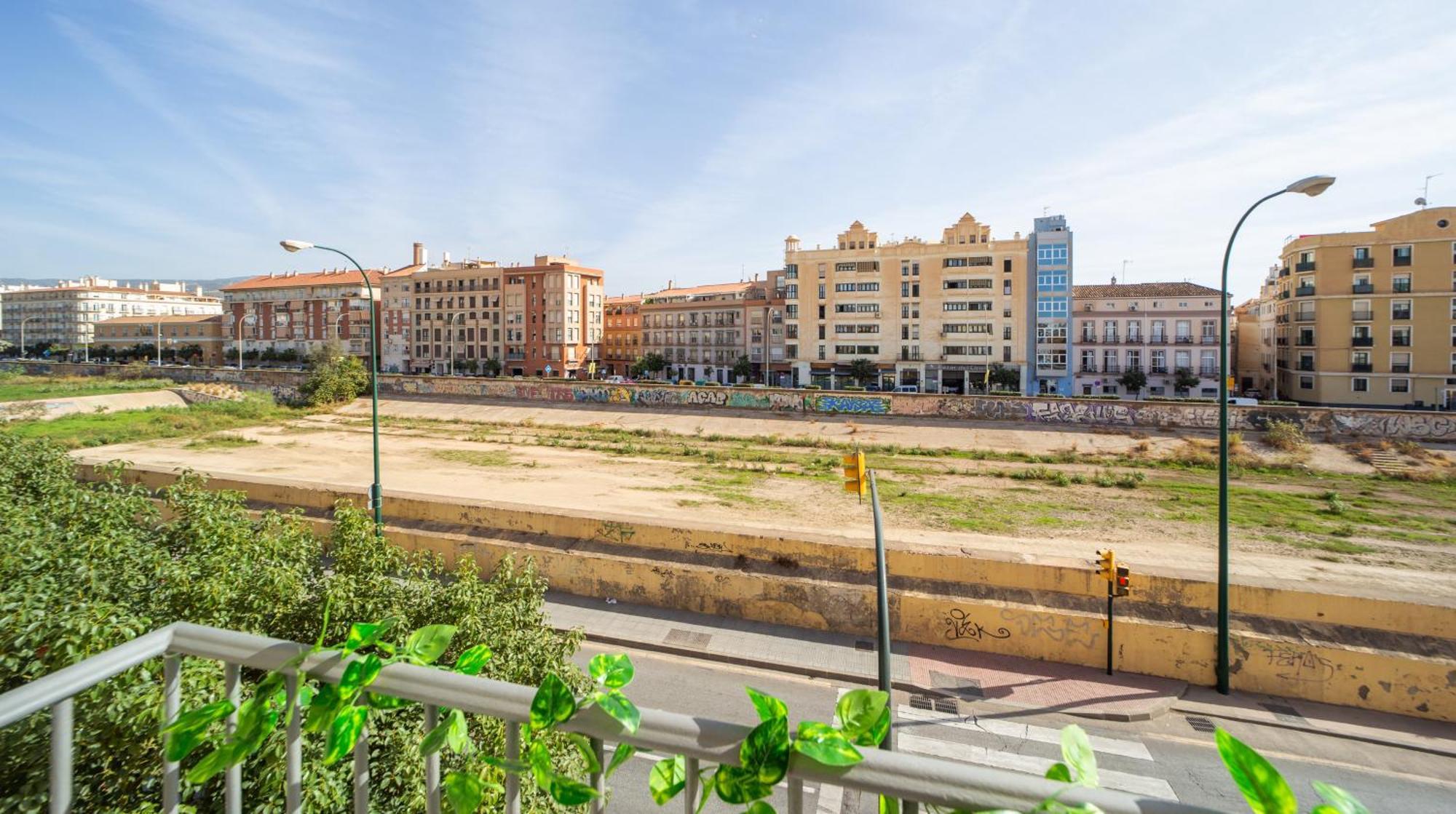 Central And Beautiful Apartment - Free Parking Málaga Eksteriør billede